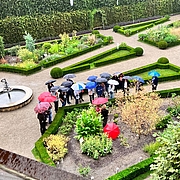 Die Gartenvisite findet auch bei Regen statt! (Foto: Marion Ruisinger)